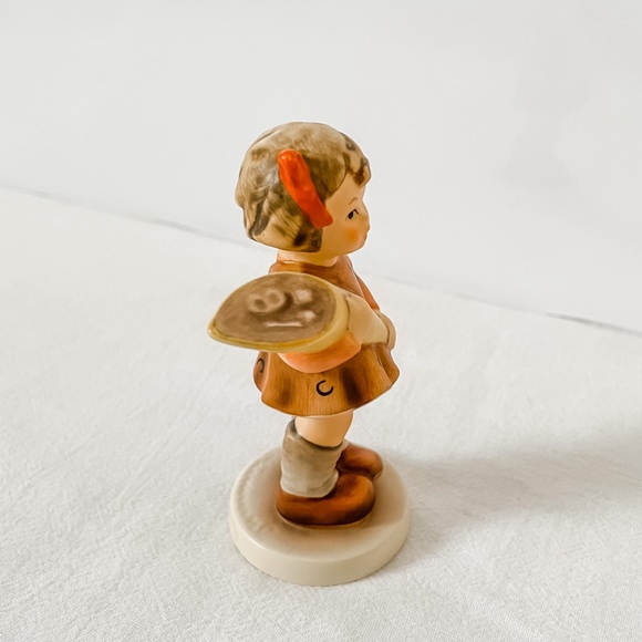 “A Sweet Offering” Hummel - Picture 3 of 6